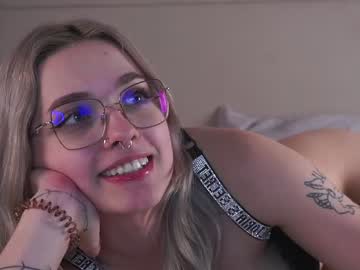 girl Live Xxx Sex & Porn On Webcam With Girls From USA, Europe, Canada And South America with elinacherry